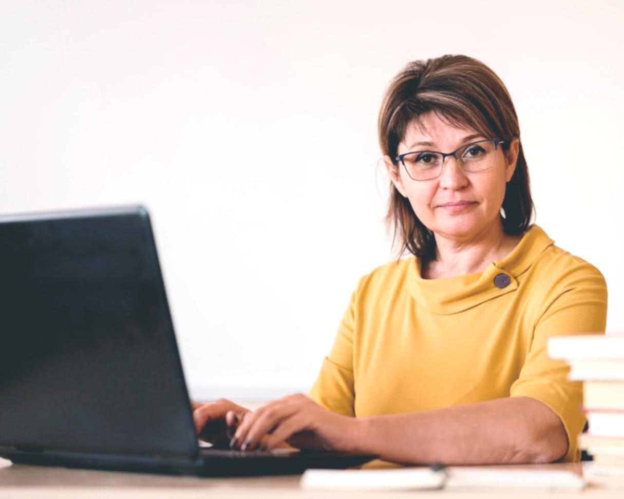 Early trading education session with participants analyzing market data